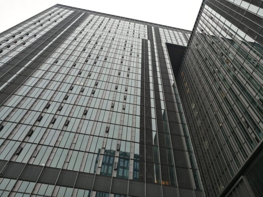 Chine L'immersion chaude commerciale de plancher de structure métallique de bureau multi ayant beaucoup d'étages d'hôtel a galvanisé fournisseur