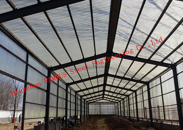 Chine L'aviculture préfabriquée de structure métallique a jeté pour le bâtiment de ferme de poulet et le bâtiment de ferme de bétail fournisseur