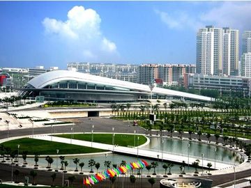 Chine Natatorium en acier commercial industriel lourd moderne de bâtiments dans le gymnase fournisseur