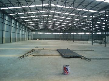 Chine Metal la fabrication de construction Pré-machinée avec le toit en acier de mur de panneau fournisseur