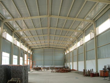 Chine Les biens portatifs Pré-ont machiné le bâtiment, grange légère de hangar de partie métallique fournisseur