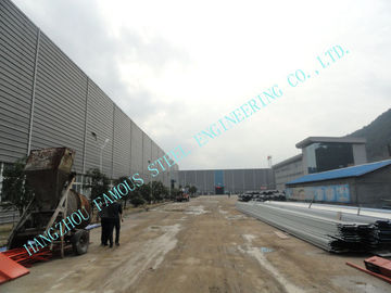 Chine Lumière bâtiments en acier industriels préfabriqués de Multipan d'ASTM 65 x 95 avec les conseils composés fournisseur