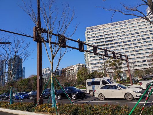 Chine Poteau de signalisation en acier galvanisé par colonne simple Polonais pour les signes moyens et de petite taille d'alarme fournisseur