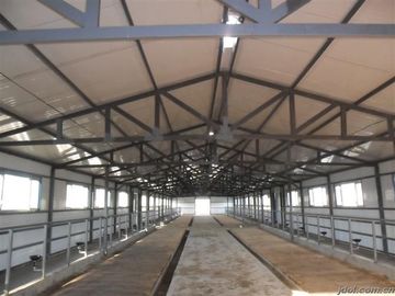 Chine Systèmes de encadrement en acier préfabriqués durables de vache/cheval avec l'utilisation élevée flexible de l'espace fournisseur