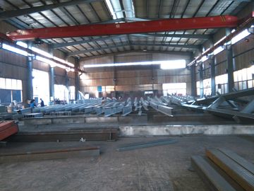 Chine Bâtiments en acier industriels de structure métallique pré machinés avec le toit Panles fournisseur