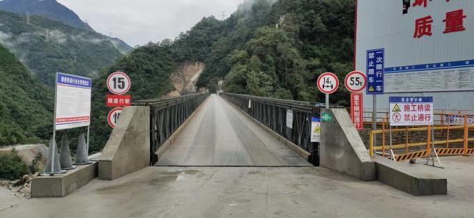 dernières nouvelles de l'entreprise Plusieurs Bailey Bridges en acier ont été accomplis dans la ligne du Sichuan-Thibet  0