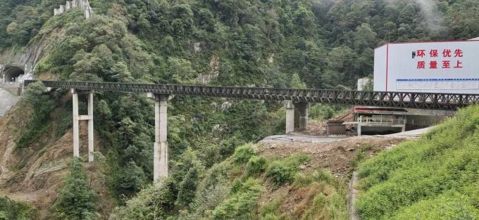 dernières nouvelles de l'entreprise Plusieurs Bailey Bridges en acier ont été accomplis dans la ligne du Sichuan-Thibet  1