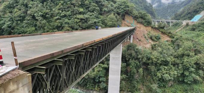 dernières nouvelles de l'entreprise Plusieurs Bailey Bridges en acier ont été accomplis dans la ligne du Sichuan-Thibet  2