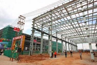Chine Biens de construction de Pré-Ingénierie démontable avec de l'acier de forme de l'angle/H/C fournisseur