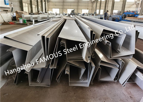 Chine Fabrication de gouttière d'acier inoxydable et construction de clôture d'acier inoxydable de SS316L fournisseur